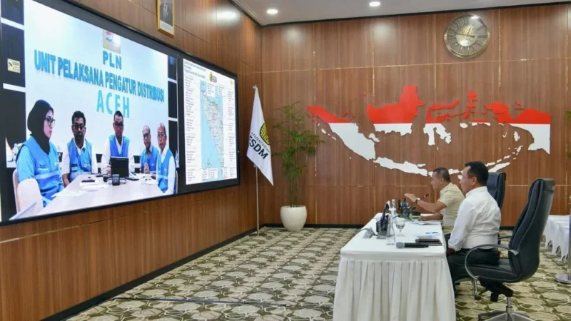 Menteri ESDM Bahlil Lahadalia dalam konferensi pers di Kantor Kementerian ESDM, Rabu (9/12). (Foto: Kementerian ESDM)