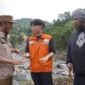 Wakil Wali Kota Padang Panjang, Allex Saputra mendampingi konten kreator Willi Salim bersama Ustad Derry Sulaiman meninjau kawasan terdampak banjir bandang dan galodo di Kota Padang Panjang, Selasa (2/12/2025). (Foto: Kominfo Padang Panjang)