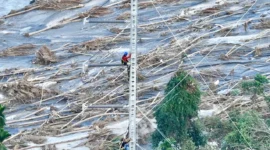 Tim Siaga Bencana Kementerian ESDM di Kabupaten Bireuen memastikan dua jalur Tower Emergency segera beroperasi setelah progres pembangunan fisik mencapai sekitar 87 persen. (Foto: Kementerian ESDM)