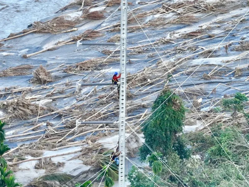 Tim Siaga Bencana Kementerian ESDM di Kabupaten Bireuen memastikan dua jalur Tower Emergency segera beroperasi setelah progres pembangunan fisik mencapai sekitar 87 persen. (Foto: Kementerian ESDM)