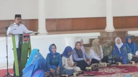 Asisten Pemerintahan dan Kesra Setdako Padang, Tarmizi Ismail membuka MSQ Tingkat Kota Padang, Rabu (24/12/2025). (Foto: Diskominfo Padang)