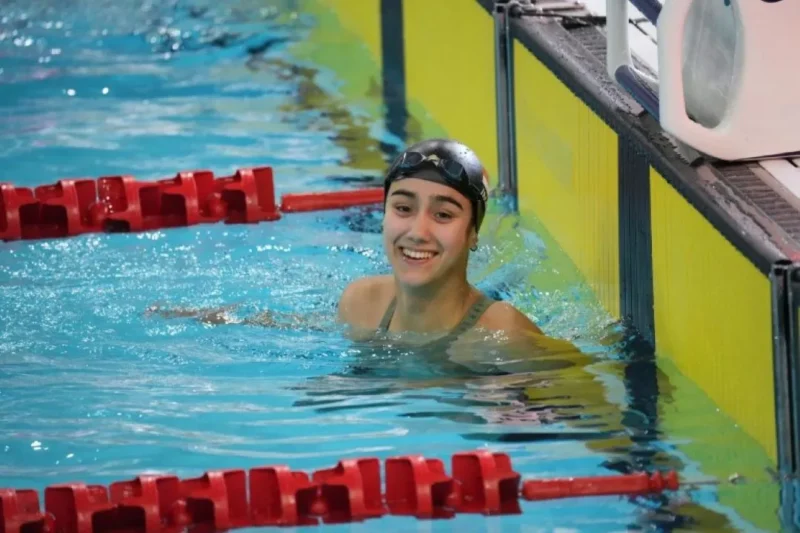 Atlet Renang Putri Indonesia, Masniari Wolf kembali mengharumkan Tanah Air di ajang SEA Games 2025, dengan meraih medali emas pada final cabang renang 50 meter gaya punggung putri. (Foto: Herry/kemenpora go.id)