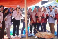 Dharmaraya Peduli sukses memasak 2 ton rendang untuk korban bencana hidrometeorologi Sumatera. (Foto: Pemkab Dharmasraya)