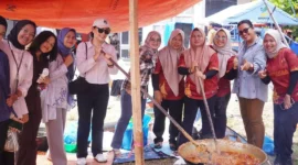 Dharmaraya Peduli sukses memasak 2 ton rendang untuk korban bencana hidrometeorologi Sumatera. (Foto: Pemkab Dharmasraya)
