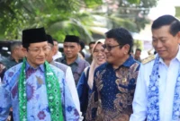 Menteri Agama Nasaruddin Umar saat tiba di Manado, dan disambut oleh Wakil Gubernur Sulut Viktor Mailangkay, Rabu (24/12/2025). (Foto: Ist)