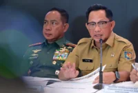 Menteri Dalam Negeri Tito Karnavian saat konferensi pers pemulihan pascabencana di Posko Terpadu Pangkalan TNI AU Halim Perdanakusuma, Jakarta, Senin (29/12/2025). (BPMI Setpres)