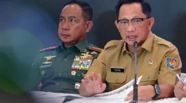 Menteri Dalam Negeri Tito Karnavian saat konferensi pers pemulihan pascabencana di Posko Terpadu Pangkalan TNI AU Halim Perdanakusuma, Jakarta, Senin (29/12/2025). (BPMI Setpres)
