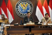 Menteri PKP Maruarar Sirait dalam pertemuan dengan Menteri Koordinator Bidang Infrastruktur dan Pembangunan Kewilayahan AHY serta Menteri PU Dody Hanggodo di Kantor Kemenko Infrastruktur dan Pembangunan Kewilayahan, Kamis (11/12/2025). (Foto: Kementerian PKP)