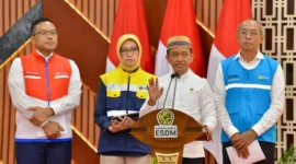 Menteri ESDM Bahlil dalam konferensi pers “Kesiapan Sektor ESDM Menghadapi Periode Nataru” di Kantor Kementerian ESDM, Jakarta, Jumat (19/12/2025). (Foto: Kementerian ESDM)