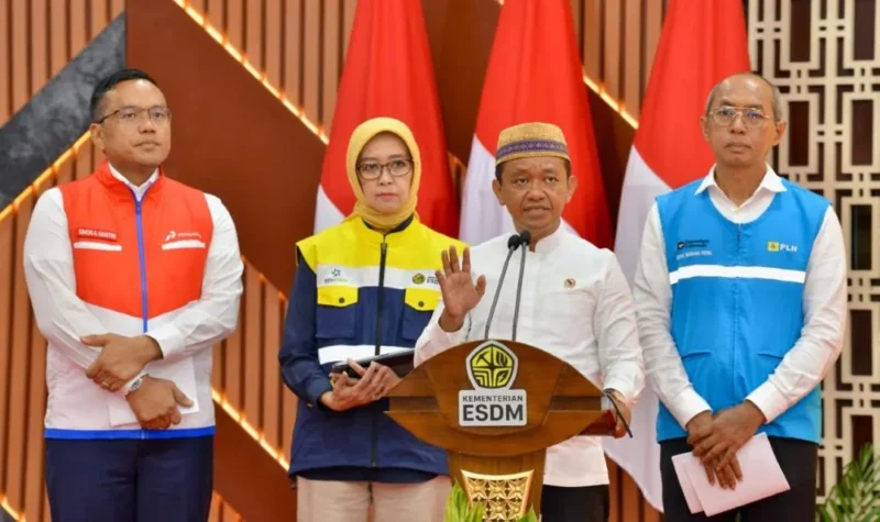 Menteri ESDM Bahlil dalam konferensi pers “Kesiapan Sektor ESDM Menghadapi Periode Nataru” di Kantor Kementerian ESDM, Jakarta, Jumat (19/12/2025). (Foto: Kementerian ESDM)