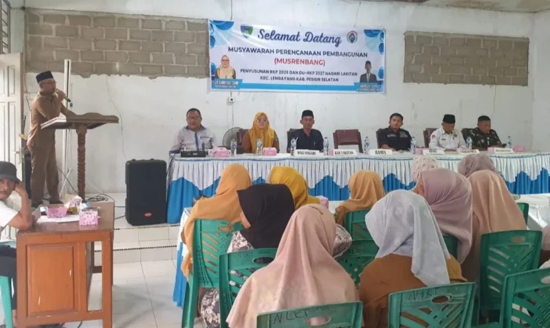 Camat Lengayang, Alpriyendri saat menyampaikan arahan. (Foto: Dok. Kominfo)