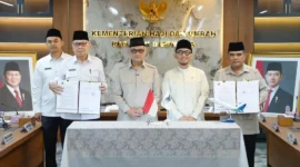 Penandatanganan PKS penerbangan haji bersama PT Garuda Indonesia di Gedung Kemenhaj Jakarta, Rabu (17/12/2025). (Foto: Kemenhaj)