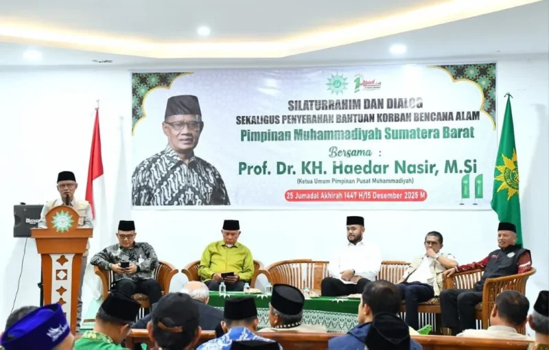 PP Muhammadiyah menyalurkan bantuan kemanusiaan senilai Rp 2 miliar untuk membantu korban bencana  di Sumbar. (Foto: Prokopim Padang)