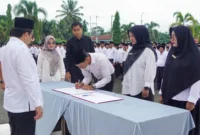 Sebanyak 1.316 pegawai honorer Dharmasraya resmi menerima SK pengangkatan sebagai PPPK Paruh Waktu, Rabu (24/12/2025).