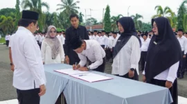 Sebanyak 1.316 pegawai honorer Dharmasraya resmi menerima SK pengangkatan sebagai PPPK Paruh Waktu, Rabu (24/12/2025).