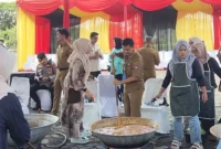 Pemko Padang melalui Dinas Pariwisata menggelar Padang Marandang 2025 di Lapangan Apeksi, Balai Kota Padang, Selasa (23/12/2025). (Foto: Diskominfo Padang)