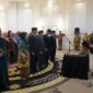 Wali Kota Padang Panjang, Hendri Arnis melantik dan mengambil sumpah jabatan pimpinan Baznas Padang Panjang di Rumah Dinas Wali Kota, Selasa (30/12/2025). (Foto: Kominfo Padang Panjang)