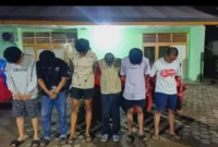 Satpol PP Padang mengamankan sejumlah remaja saat patrol, Jumat dini hari (26/12/2025). (Foto: Humas Satpol PP Padang)
