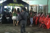 Satpol PP Padang mengamankan sejumlah wanita untuk didata dan diproses di Mako Satpol PP Padang. (Foto: Humas Satpol PP Padang)