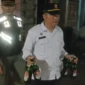 Satpol PP Padang mengamankan minuman beralkohol sebagai barang bukti. (Foto: Humas Satpol PP Padang)