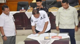 DPRD Kota Pariaman mengesahkan 5 Ranperda Kota Pariaman menjadi Perda melalui sidang paripurna, Rabu sore (24/12/2025). (Foto: Kominfo Pariaman)