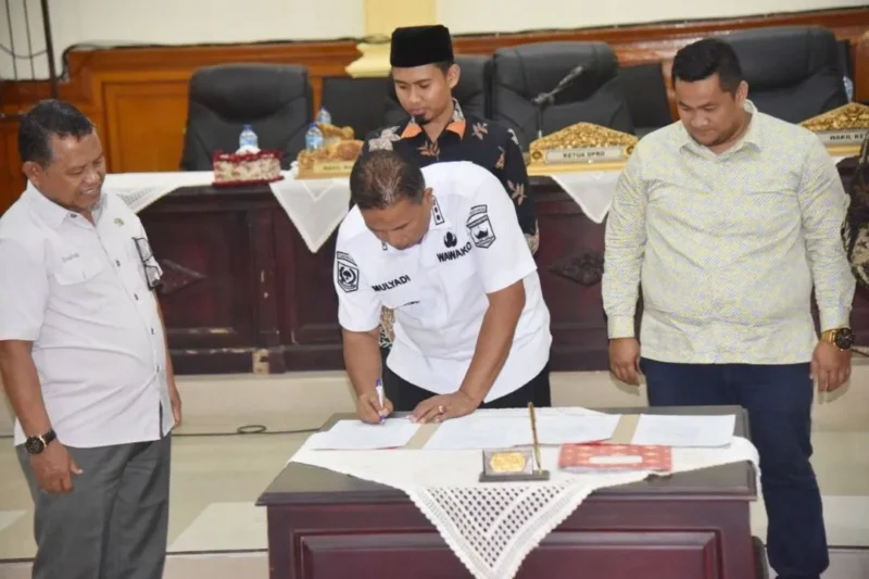 DPRD Kota Pariaman mengesahkan 5 Ranperda Kota Pariaman menjadi Perda melalui sidang paripurna, Rabu sore (24/12/2025). (Foto: Kominfo Pariaman)