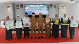 Lima sekolah di Kota Padang Panjang menerima penghargaan Adiwiyata tingkat kota dan nasional. (Foto: Kominfo Padang Panjang)