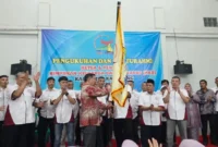Sekjen DPP PKPS sekaligus Ketua Himpunan Keluarga Batang Kapas, Bakri Maulana, SE, MP, saat melakukan pelantikan. (Foto: Dok Bakri)