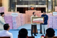 Presiden Prabowo Subianto menyaksikan penyerahan laporan capaian hasil Satgas PKH dan penyelamatan keuangan negara tahun 2025 di Gedung Utama Kompleks Kejaksaan Agung RI, Jakarta, Rabu (24/12/2025). (Foto: BPMI Setpres)