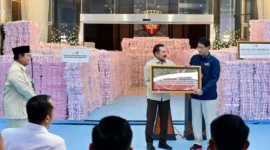 Presiden Prabowo Subianto menyaksikan penyerahan laporan capaian hasil Satgas PKH dan penyelamatan keuangan negara tahun 2025 di Gedung Utama Kompleks Kejaksaan Agung RI, Jakarta, Rabu (24/12/2025). (Foto: BPMI Setpres)