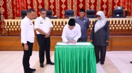 Pemko Payakumbuh dan DPRD menyepakati Ranperda Penanaman Modal menjadi Perda dalam Rapat Paripurna, Rabu (24/12/2025). (Foto: MC Payakumbuh)