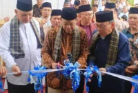 Wakil Wali Kota Padang, Maigus Nasir, meresmikan Masjid Abu Abdurrahman Padang di Jalan Tunggang, Perumahan Kubu Durian Indah Blok J1, Pasar Ambacang, Kecamatan Kuranji, Kamis (25/12/2025). (Foto: Prokopim Padang
