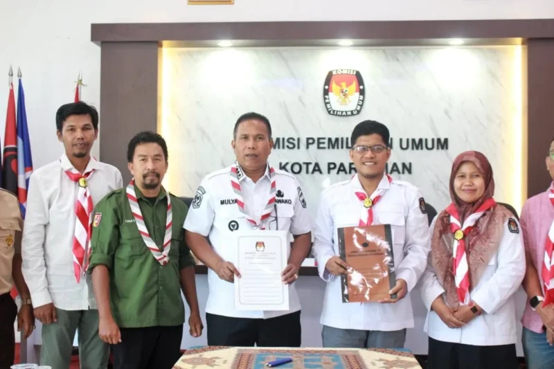 Penandatanganan Perjanjian Kerja Sama Pembentukan Saka Pramuka Rintisan Yogaswara di Kantor KPU Kota Pariaman, Rabu (24/12/2025). (Foto: Kominfo Pariaman)