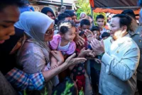 Presiden RI Prabowo Subianto saat meninjau lokasi terdampak di Komplek Bumi Kasang Permai, Batang Anai, Kabupaten Padang Pariaman, Senin (1/12/2025). (Foto: BPMI Setpres)