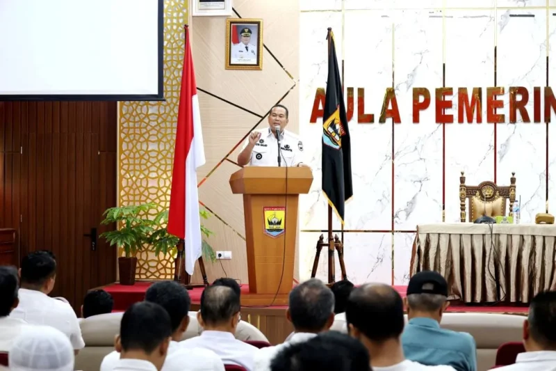 Wali Kota Pariaman Yota Balad membuka Rapat Koordinasi Kepala Desa di Aula Balai Kota Pariaman, Rabu (24/12/2025). (Foto: Kominfo Pariaman)
