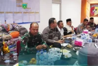 Wali Kota Padang Panjang Hendri Arnis memimpin Rapat Koordinasi Nataru di Markas Koramil 01/PP, Rabu (24/12/2025). (Foto: Kominfo Padang Panjang)