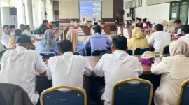 Ketua TKPKD Padang Panjang, Allex Saputra saat Rapat Koordinasi TKPKD di Aula BKPSDM Padang Panjang, Rabu (24/12/2025). (Foto: Kominfo Padang Panjang)