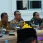 Kepala Badan Kesbangpol Padang Syahendri Barkah mengikuti Rapat Koordinasi Lintas Sektoral Operasi Lilin Singgalang 2025 di Aula Tuah Sakato Polresta Padang, Selasa (16/12/2025). (Foto: Diskominfo Padang)