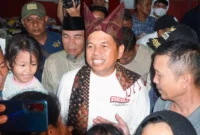 Gubernur Jabar Dedi Mulyadi meninjau korban banjir dan longsor di Kota Bingkuang, Kamis (4/12/2025). (Foto: Prokopim Padang)