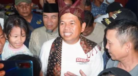 Gubernur Jabar Dedi Mulyadi meninjau korban banjir dan longsor di Kota Bingkuang, Kamis (4/12/2025). (Foto: Prokopim Padang)