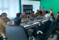 Temu Bisnis pelaku IKM Gambir Koto Taratak dengan mitra potensial dari luar negeri di Sentra IKM Gambir Koto Taratak, Selasa (9/12). (Foto: Ist)