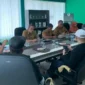 Temu Bisnis pelaku IKM Gambir Koto Taratak dengan mitra potensial dari luar negeri di Sentra IKM Gambir Koto Taratak, Selasa (9/12). (Foto: Ist)