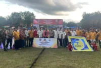 Bupati Dharmasraya, Annisa Suci Ramadhani membuka Turnamen Sepak Bola Bupati Cup I di Lapangan Sepak Bola Nagari Ampang Kuranji, Kecamatan Koto Baru, Sabtu (13/12/2025). (Foto: Pemkab Dharmasraya)