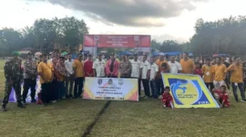 Bupati Dharmasraya, Annisa Suci Ramadhani membuka Turnamen Sepak Bola Bupati Cup I di Lapangan Sepak Bola Nagari Ampang Kuranji, Kecamatan Koto Baru, Sabtu (13/12/2025). (Foto: Pemkab Dharmasraya)