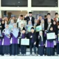 Wali Kota Padang Fadly Amran memberikan reward Rp 803 juta kepada kafilah MTQN Kota Padang usai meraih Juara II MTQN Sumbar 2025 di Bukittinggi. (Foto: Prokopim Padang)