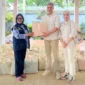 Skinsolution Foundation menyalurkan bantuan bencana untuk membantu warga terdampak banjir dan longsor di sejumlah wilayah di Kota Padang. (Foto: Diskominfo Padang)