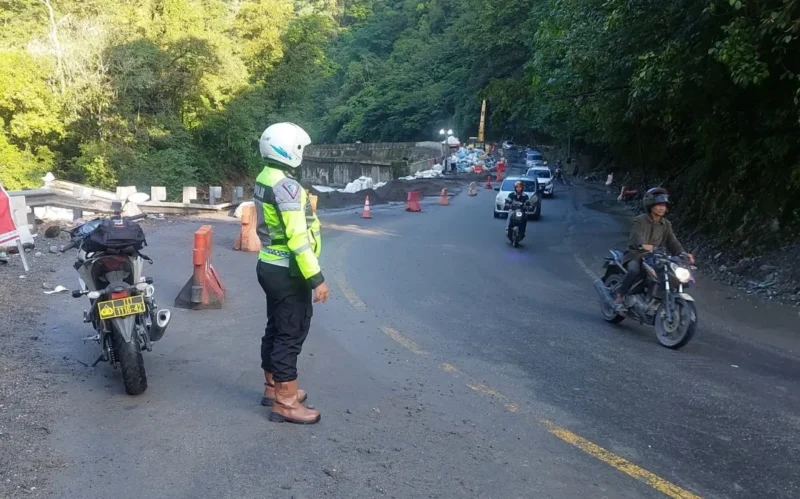 Mulai Minggu (21/12/2025), jalur Padang–Padangpanjang hanya dibuka pukul 17.00 hingga 08.00 WIB. (Foto: Ist)