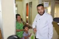 Wali Kota Padang Fadly Amran meninjau Rusunawa hunian sementara korban banjir dan longsor di Kota Padang, Senin (22/12/2025). (Foto: Prokopim Padang)