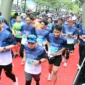 Para peserta antusias mengikuti Peradi Run 2025 yang dipusatkan di Batang Arau, kawasan Kota Tua, Minggu (28/12/2025). (Foto: Prokopim Padang)