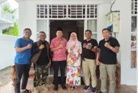 Sekkab Pessel, Zainal Arifin (tiga dari kiri) bersama Sekjen DPP PKPS, Bakri Maulana (paling kanan), Plt Kalaksa BPBD Pessel, Mulyandri (paling kiri) serta pengurus PKPS lainnya. (Foto: Dok. Humas PKPS)